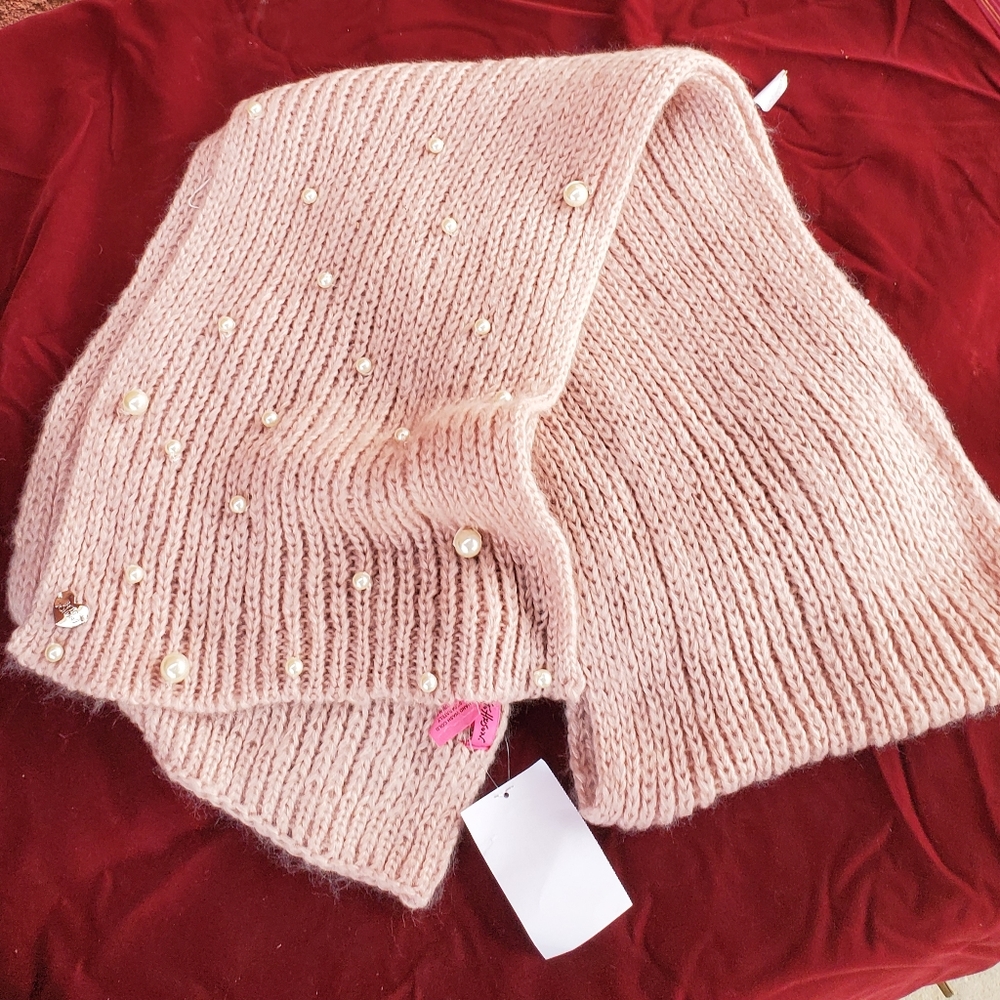 Betsy Johnson  pearl jam maffler scarf